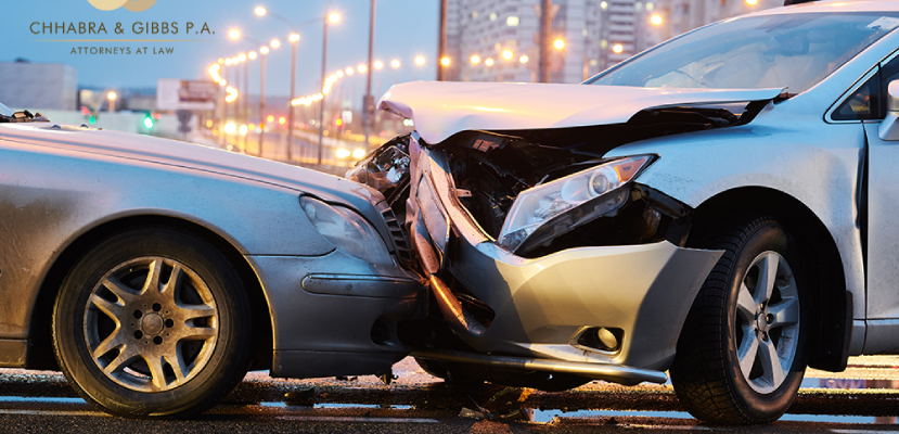 Contratar a un abogado mientras la compañía de seguros se encarga de la reclamación por accidente automovilístico