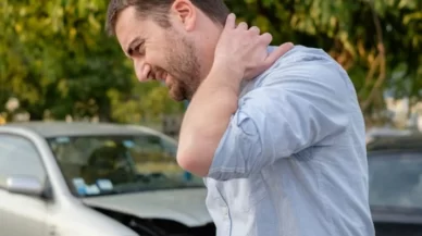 ¿Por qué es importante recibir tratamiento médico después de un accidente automovilístico?