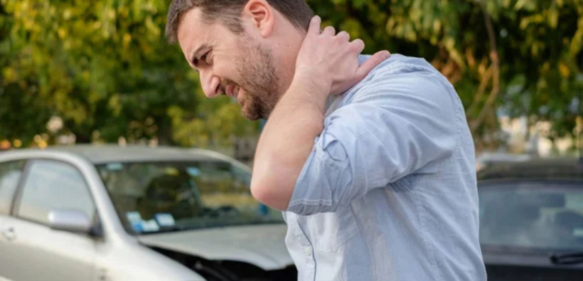 ¿Por qué es importante recibir tratamiento médico después de un accidente automovilístico?